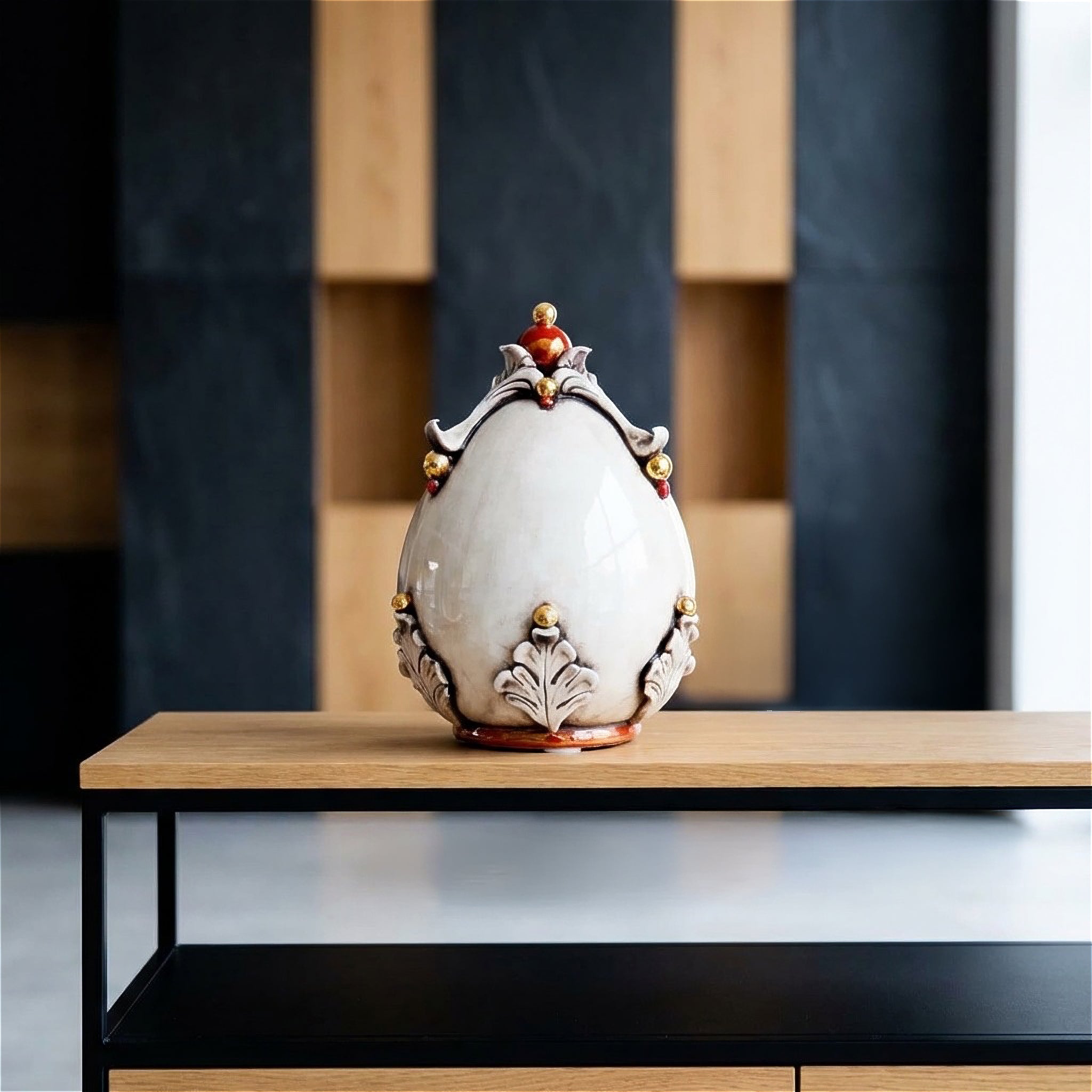 Uovo Decorativo, Madreperla Oro e Lustri. Ceramica siciliana di Caltagirone, Sofia