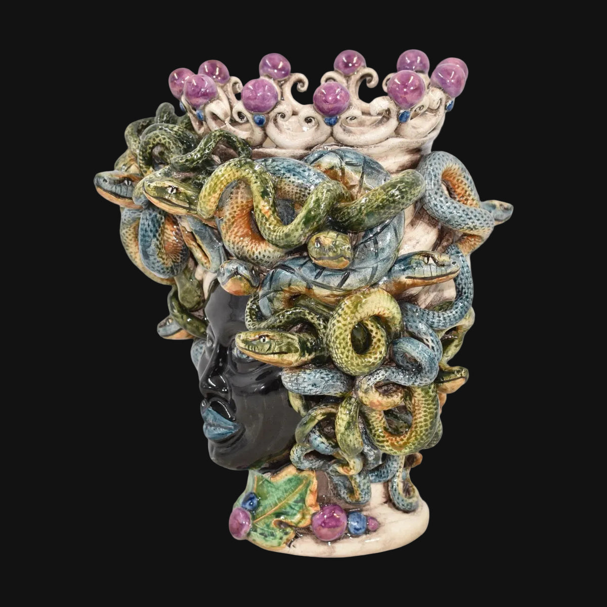 Testa Medusa, Lustro Glicine, chioma di serpenti, gorgone. Ceramica siciliana di Caltagirone, Sofia