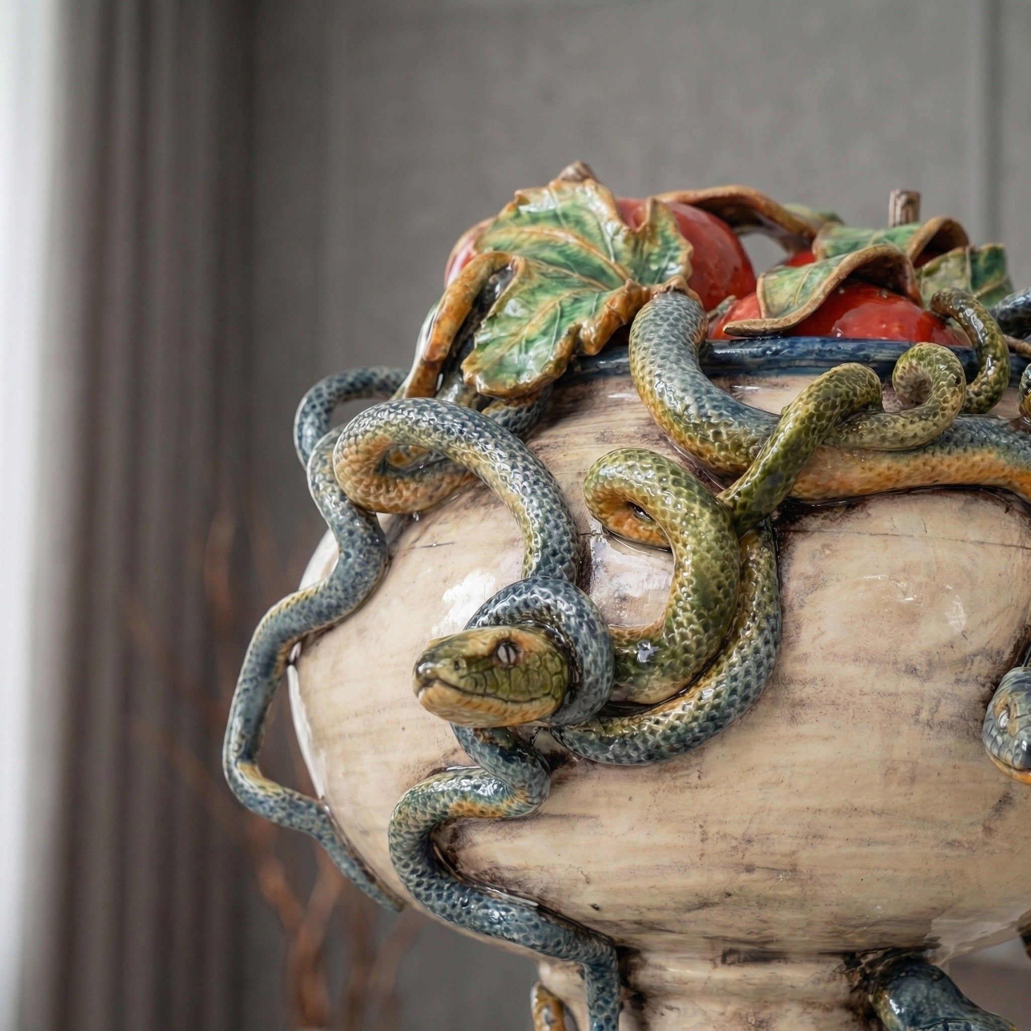 Alzata, Linea Giardini dell'Eden, lustri. Ceramica siciliana di Caltagirone, Sofia