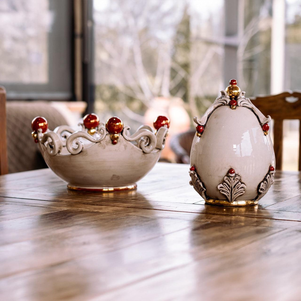 Centrotavola pallina Madreperla Oro e Lustri /, decori rossi e dorati. Ceramiche Sofia, Caltagirone