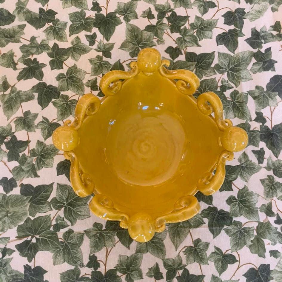 Centrotavola Pallina, Senape. Ceramiche Sofia, Caltagirone