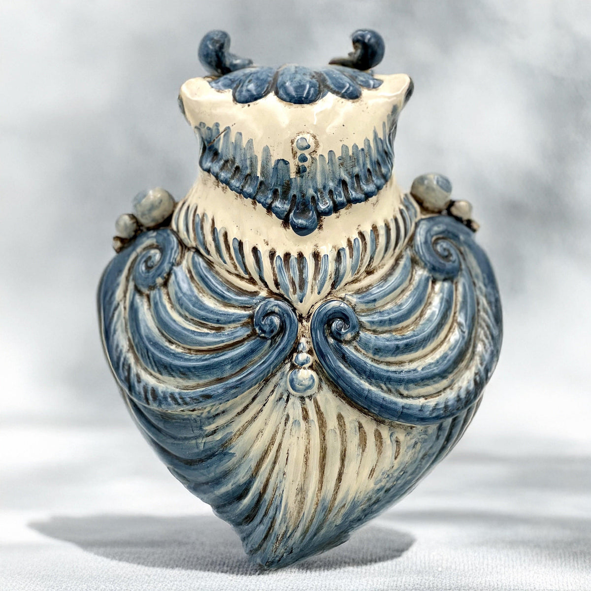 Gufo in ceramica blu e avorio, ceramiche Caltagirone Sofia, ceramiche Caltagirone fatti a mano