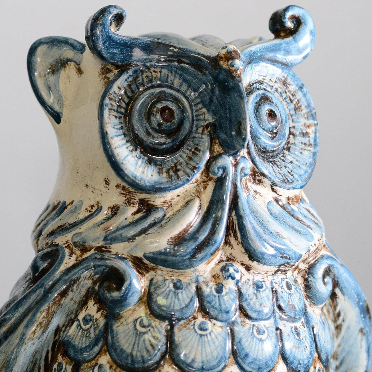Gufo, Mono Blu, smalti e marroni. Ceramiche Sofia, Caltagirone