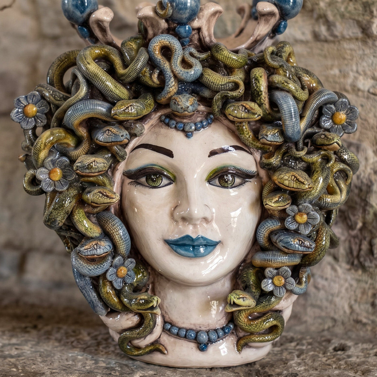 Testa Medusa h 38 cm - Madreperla Antichizzato, Perline Blu | Ceramica Caltagirone