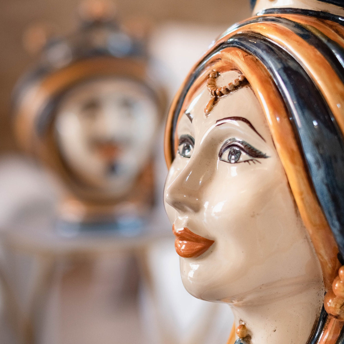 Testa di Moro, Blu e Arancio. Ceramica siciliana di Caltagirone, Sofia