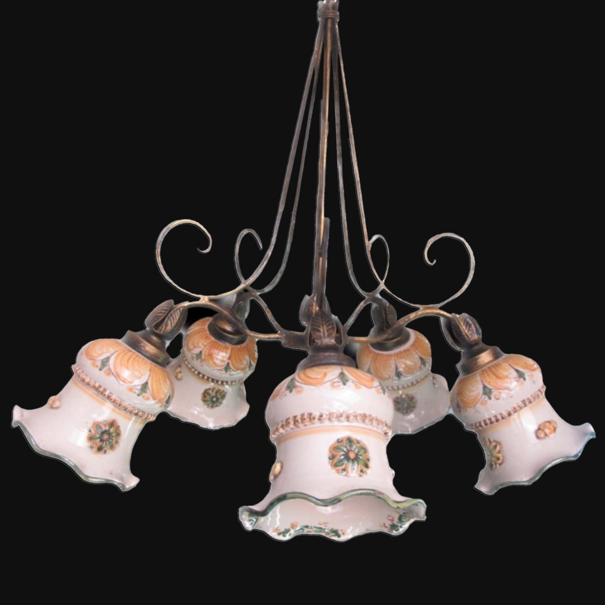 Lampadario ferro battuto c/compette da, verde/arancio, paralumi decorati. Ceramica siciliana di Caltagirone, Sofia