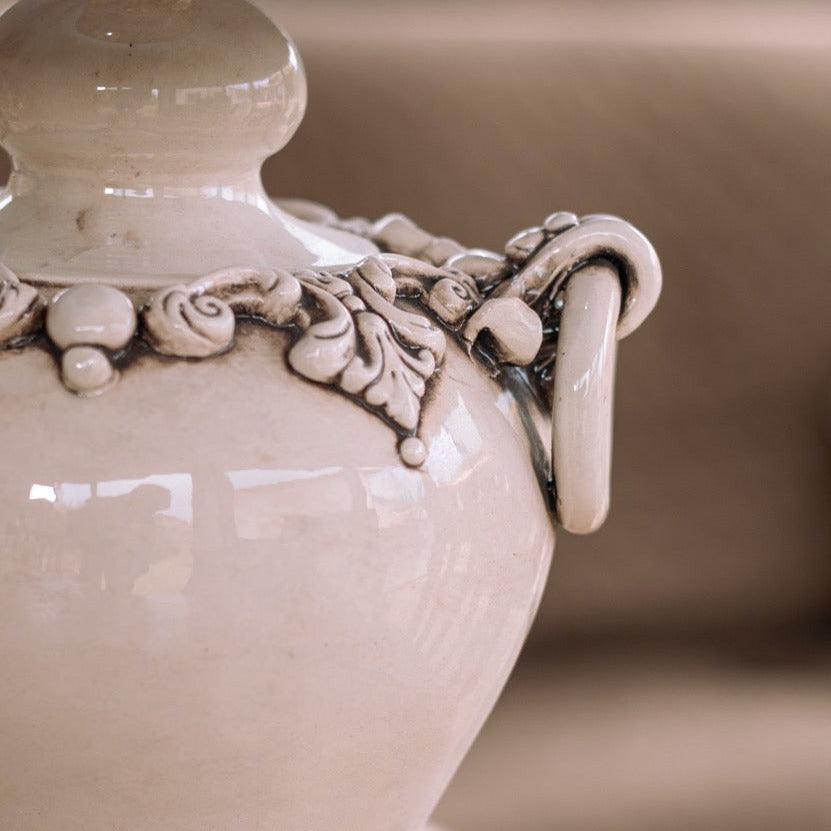 Lume ad Anelli, Plastico Sofia, Madreperla Antichizzato, decori floreali e manico elegante. Ceramica di Caltagirone