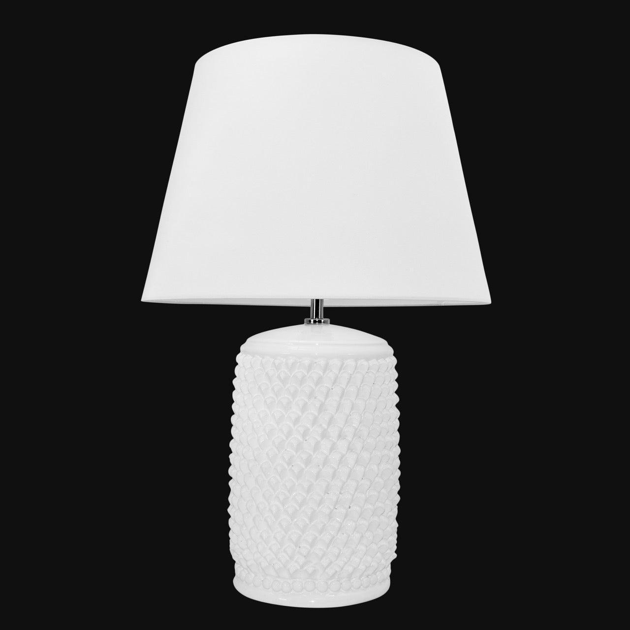 Lume Pigna Cilindro, White Line, base a rilievo e paralume bianco. Ceramiche Sofia, Caltagirone