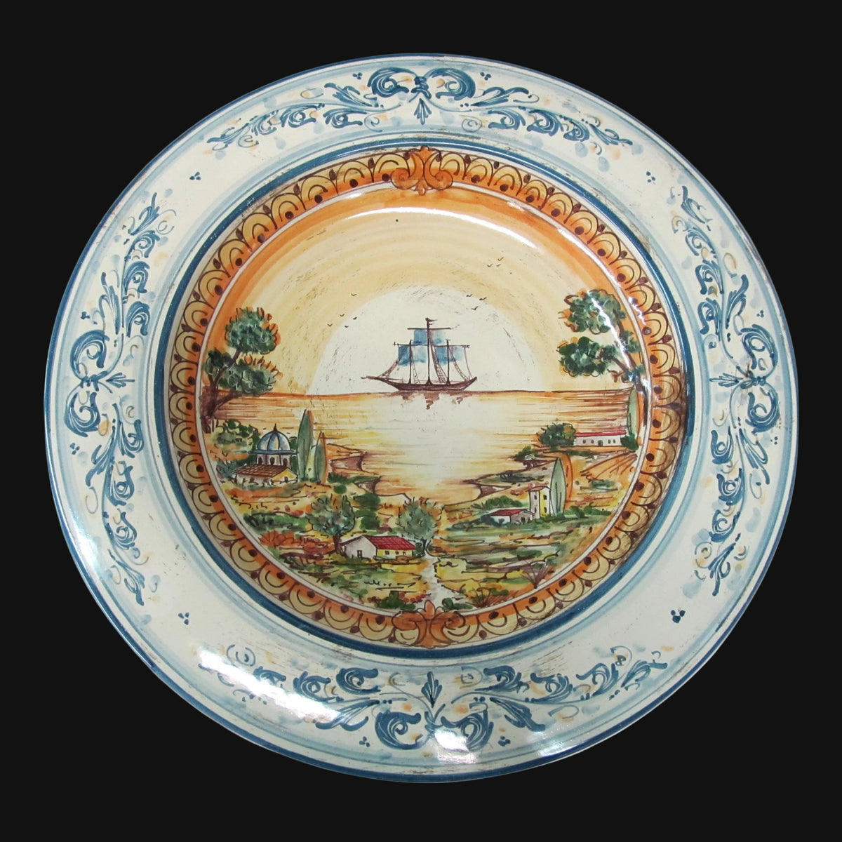 Piatto Cappello Prete, Con Veliero, Serie d'arte in Blu e Arancio. Ceramiche Sofia, Caltagirone