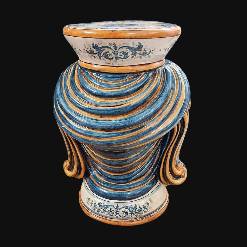 Pouf a Testa con seduta, Decoro in blu e arancio femmina, decoro barocco, volto. Ceramiche Sofia, Caltagirone