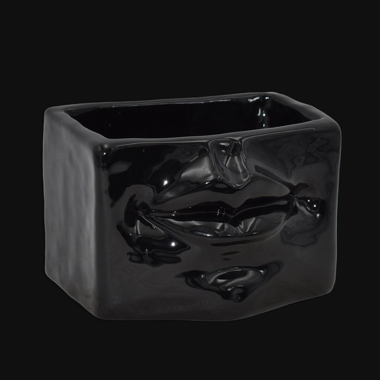 Scatola con Espressione, Black Line, decoro labbra. Ceramiche Sofia, Caltagirone