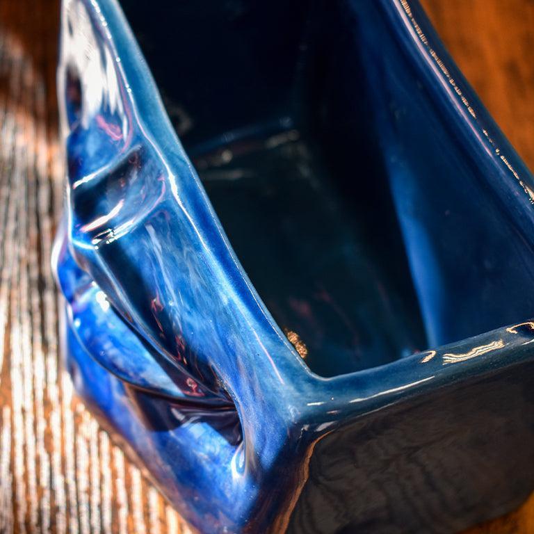 Scatola con Espressione, Blu Intenso, finitura lucida e dettagli decorativi. Ceramiche Sofia, Caltagirone