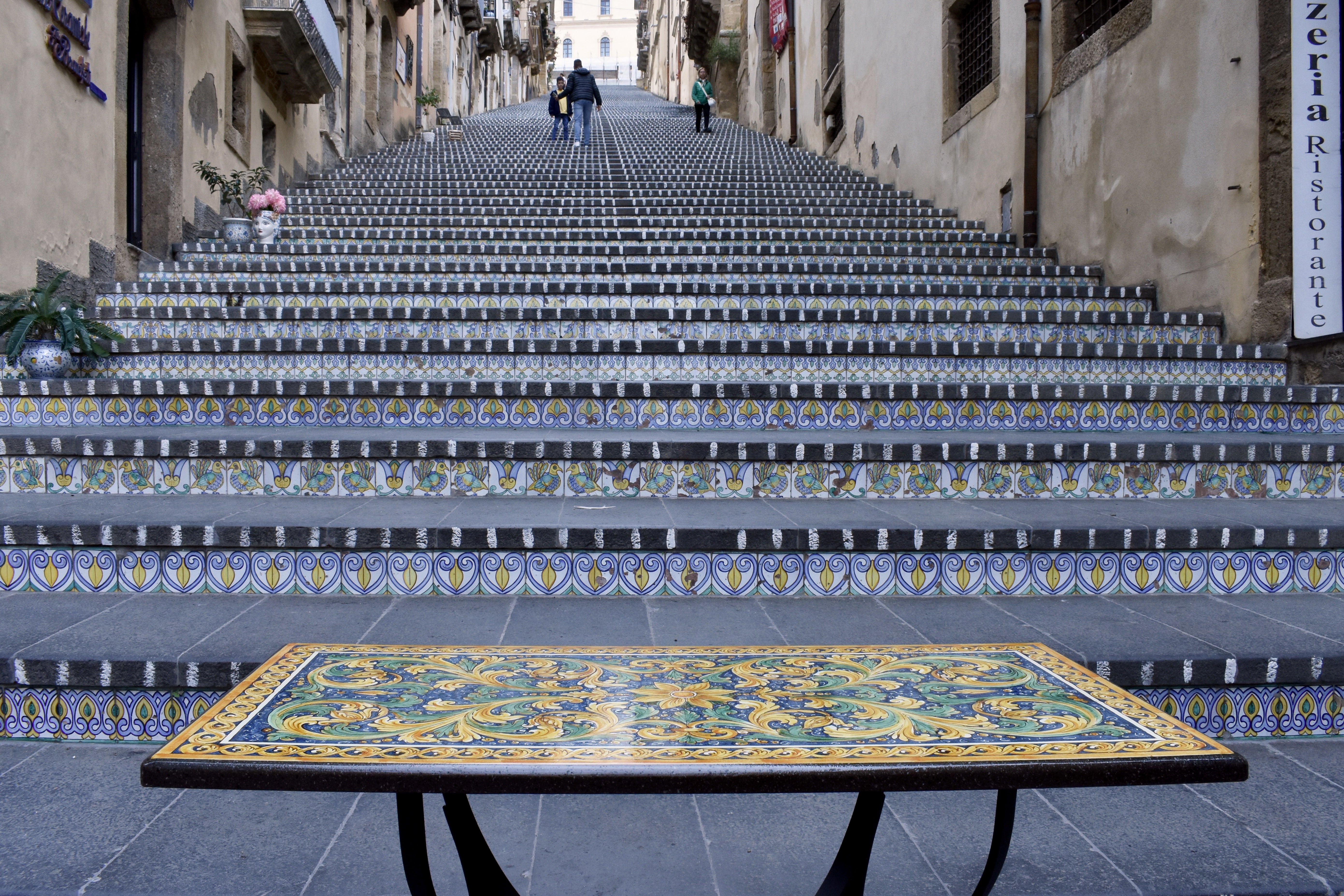 Tavolo in pietra lavica rettangolare cm 75x115 - Decoro ornato calatino - Ceramiche di Caltagirone Sofia