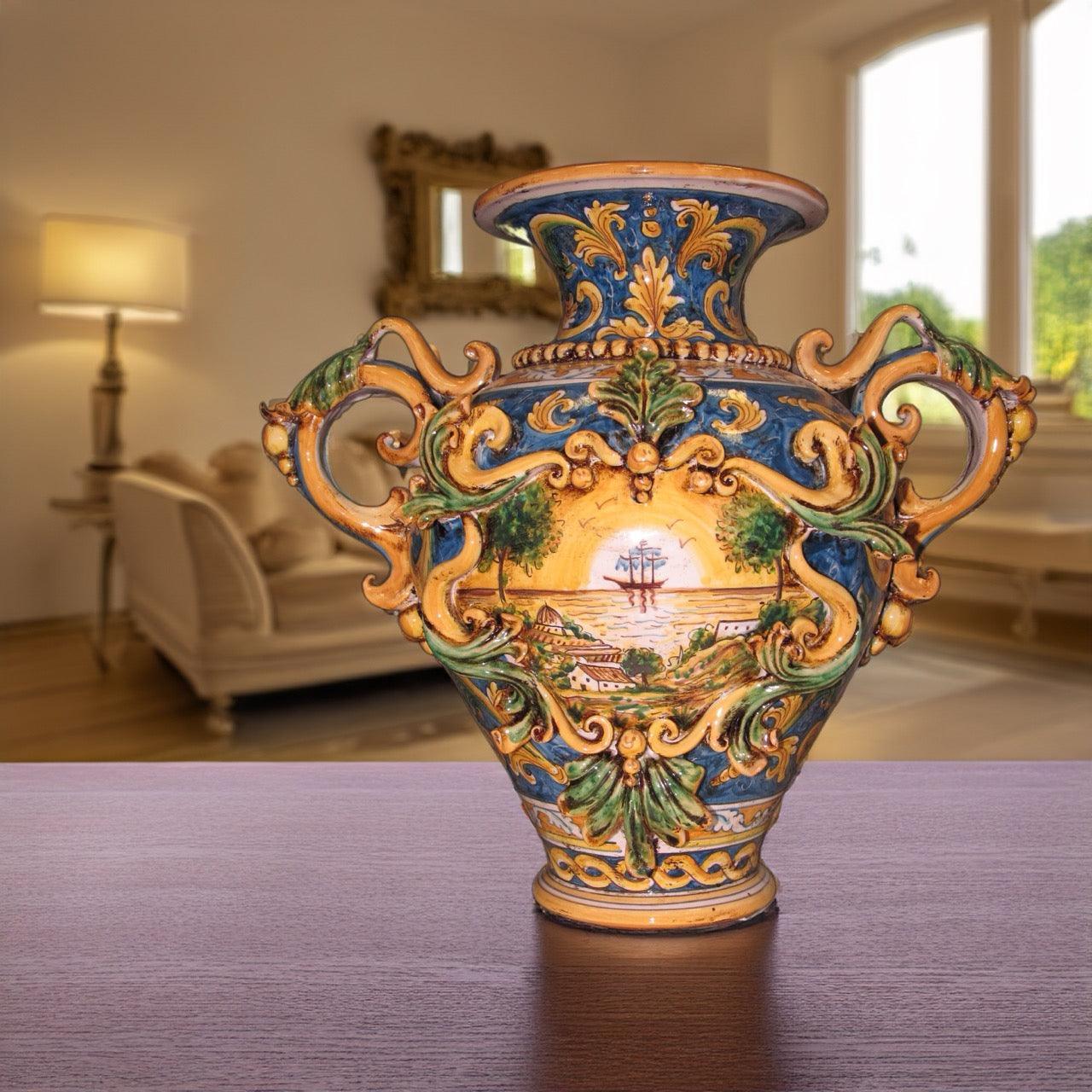 Vaso Anfora, Greca a Rilievo, Ornato Calatino con Veliero, decori marini e manici. Ceramica siciliana di Caltagirone, Sofia