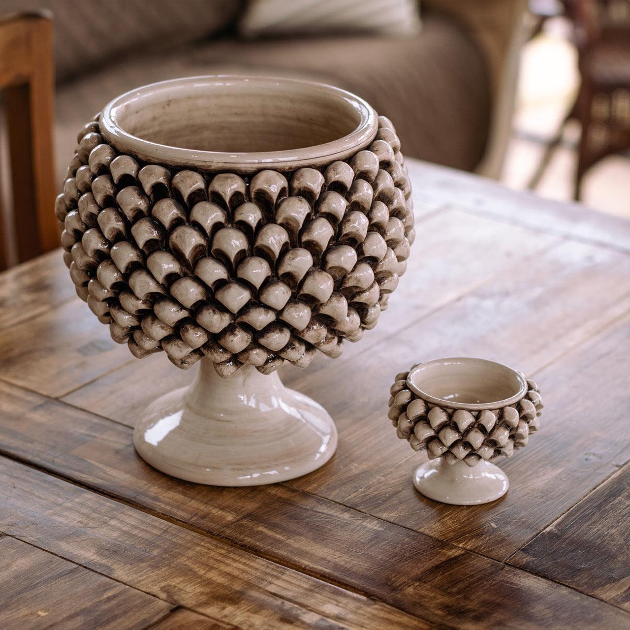 Vaso Mezza Pigna, Madreperla Antichizzato, forma di pigna in ceramica artigianale. Ceramiche Sofia, Caltagirone