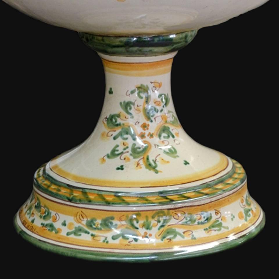 Ceramiche di Caltagirone fatti a mano con decori verdi e gialli su piedistallo