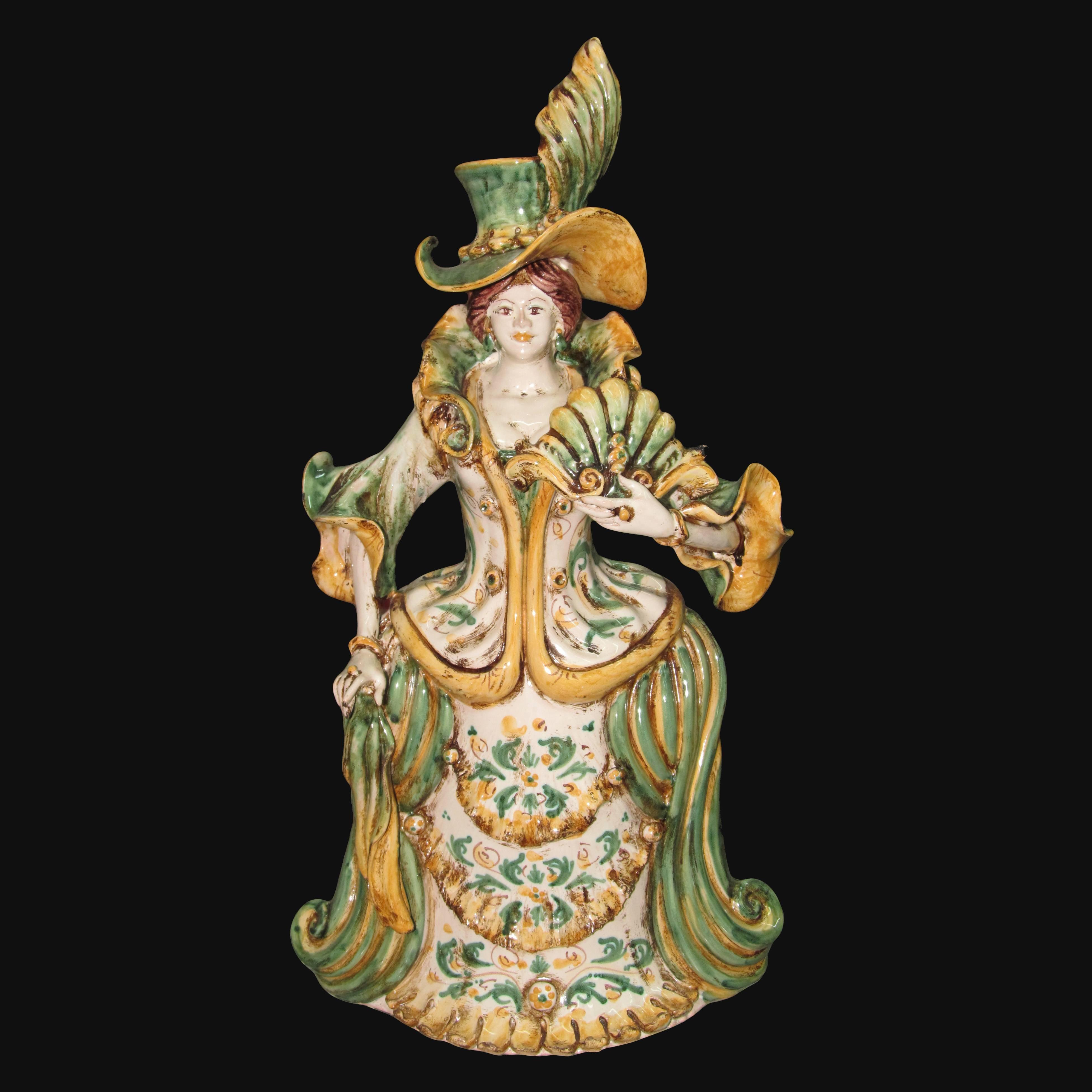 Ceramica di Caltagirone fatta a mano, figura femminile con cappello e ventaglio, colori verdi e ocra