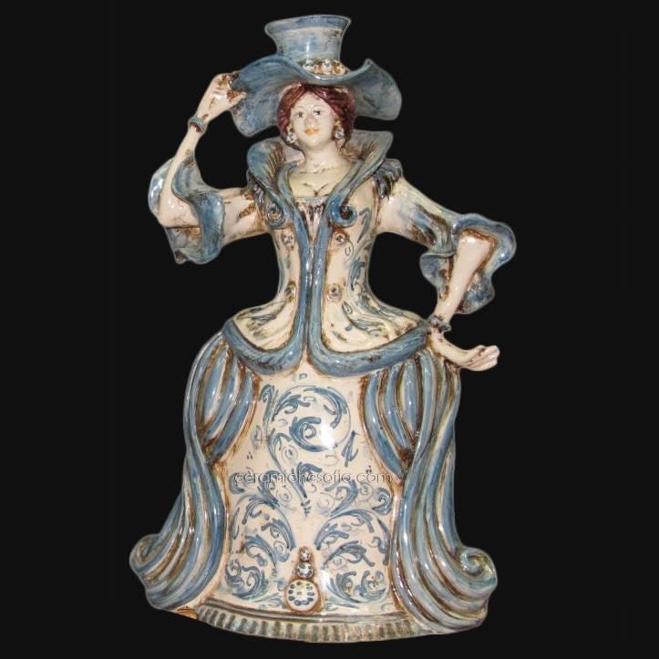 Ceramiche di Caltagirone fatti a mano: statuetta donna in abito blu e cappello, arte tradizionale siciliana