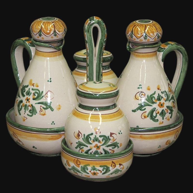 Ceramiche di Caltagirone fatti a mano con decori floreali verdi e gialli, pezzi unici artigianali