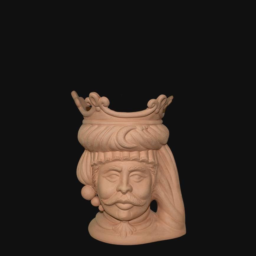 Ceramica di Caltagirone fatta a mano, testa con corona e baffi, stile artigianale tradizionale