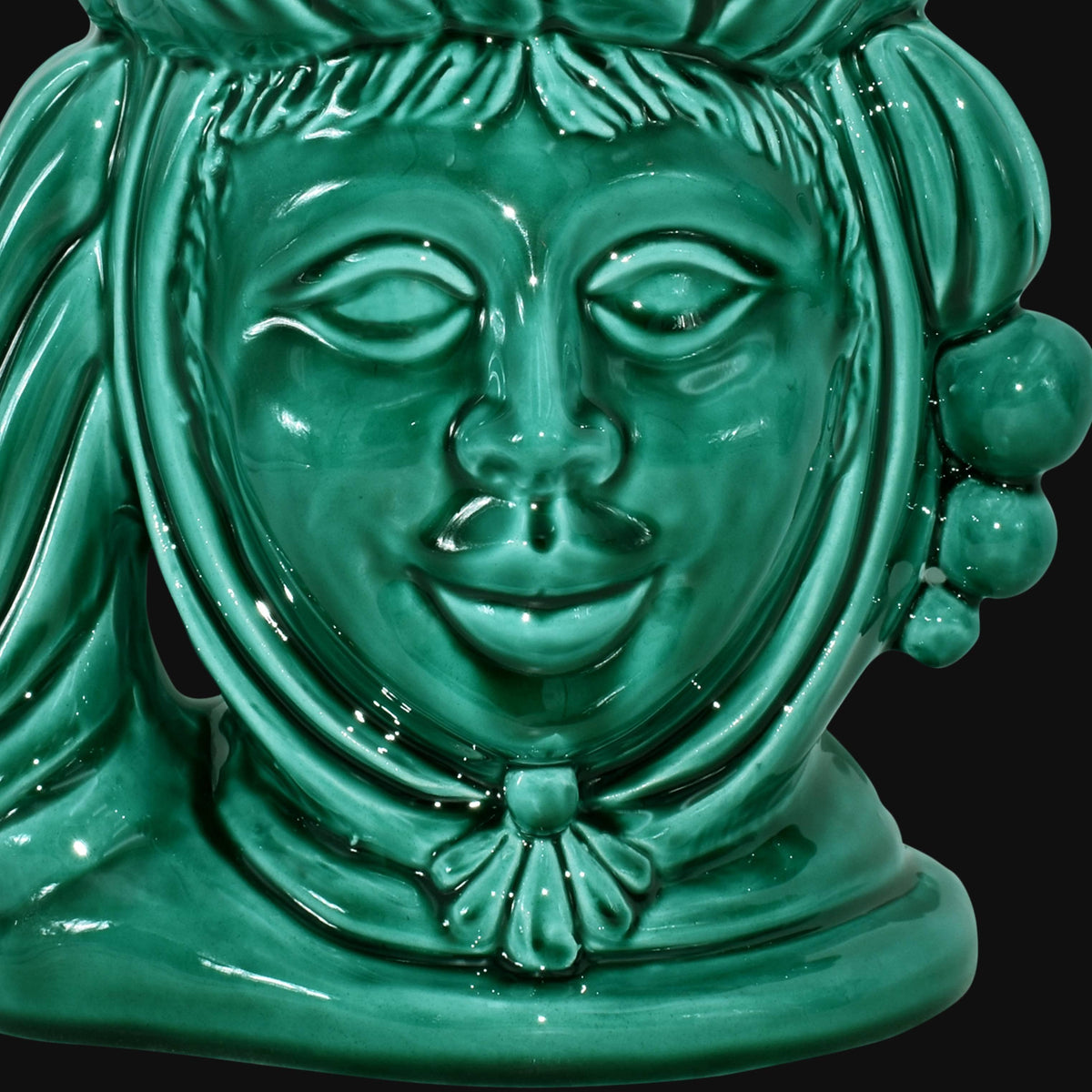 Testa di Moro, Donna, Verde Smeraldo, dettagli floreali. Ceramica siciliana di Caltagirone, Sofia