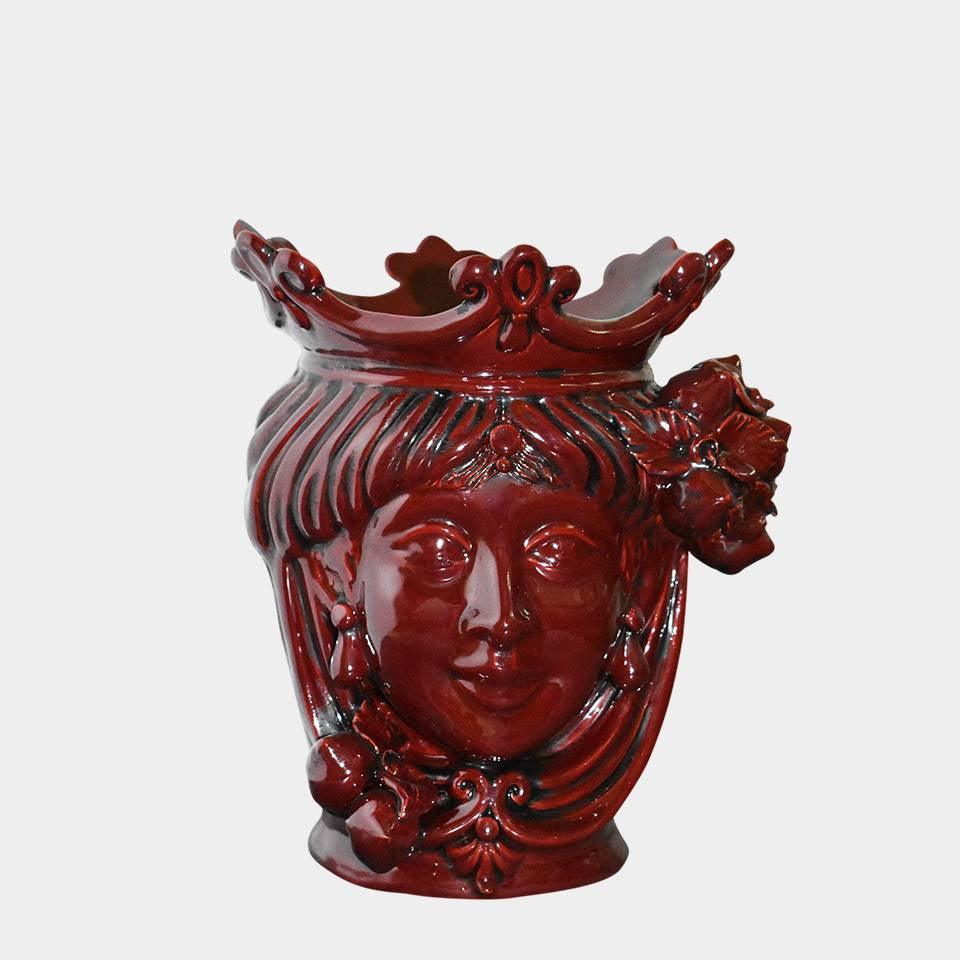 Ceramica di Caltagirone fatta a mano con volto femminile e corona, colore rosso intenso