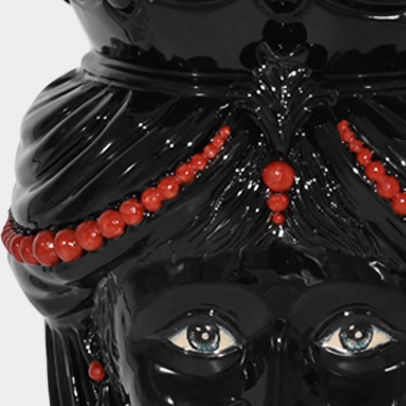 Testa di Moro con Perline, Donna, con Perline Rosse. Ceramica siciliana di Caltagirone, Sofia