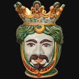 Ceramica di Caltagirone fatta a mano con volto regale e corona colorata, arte tradizionale siciliana