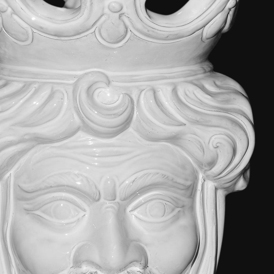 Ceramiche di Caltagirone fatti a mano: maschera decorativa con dettagli scolpiti e finitura lucida