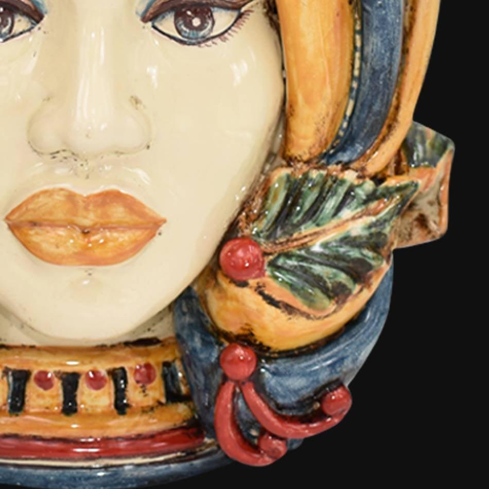 Testa di Moro con Turbante, Donna, Blu e Arancio, dettaglio volto dipinto. Ceramica siciliana di Caltagirone, Sofia