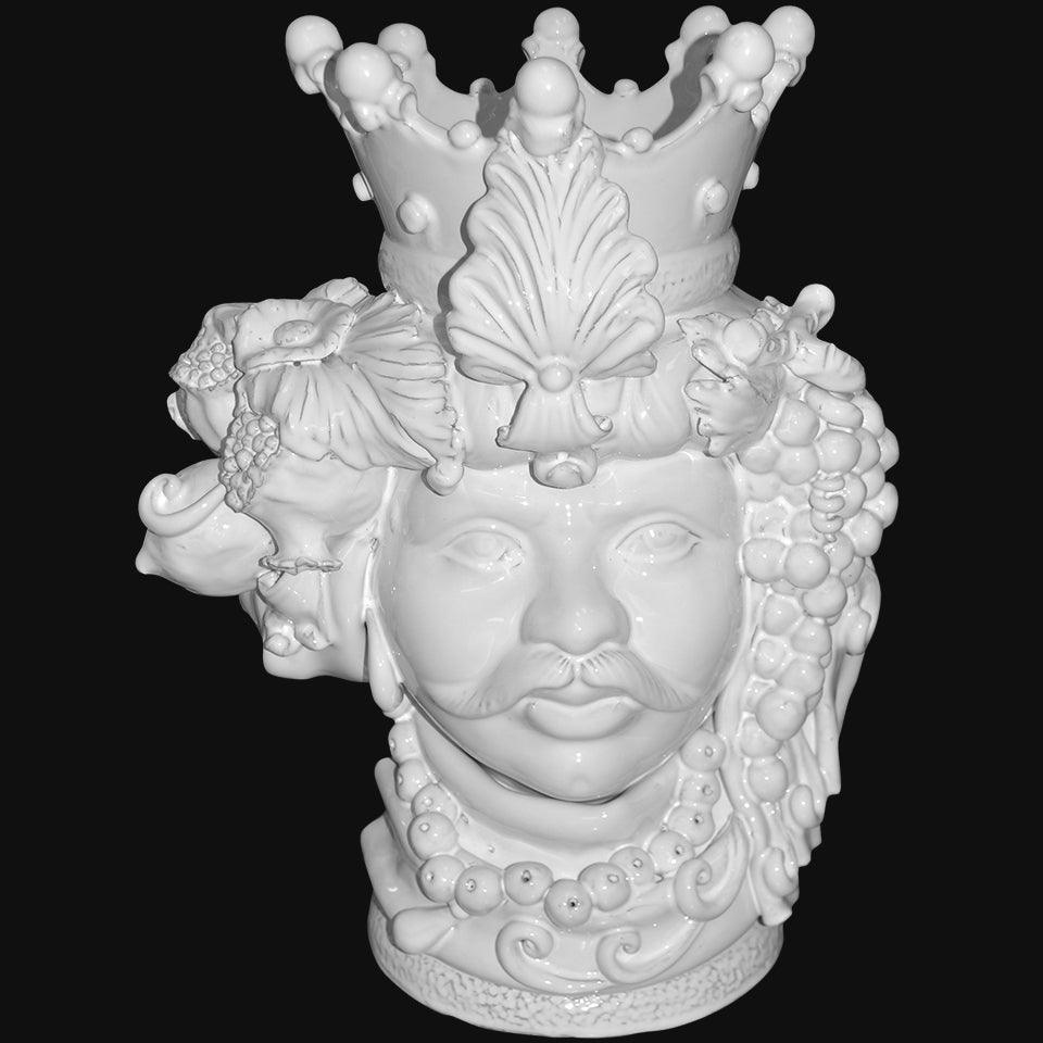 Ceramiche di Caltagirone fatti a mano con volto regale e corona, arte tradizionale siciliana